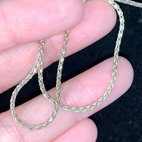 22" Sterling Silver 1.5mm Diamond Cut Wheat Chain Necklace - Picture 4 of 10